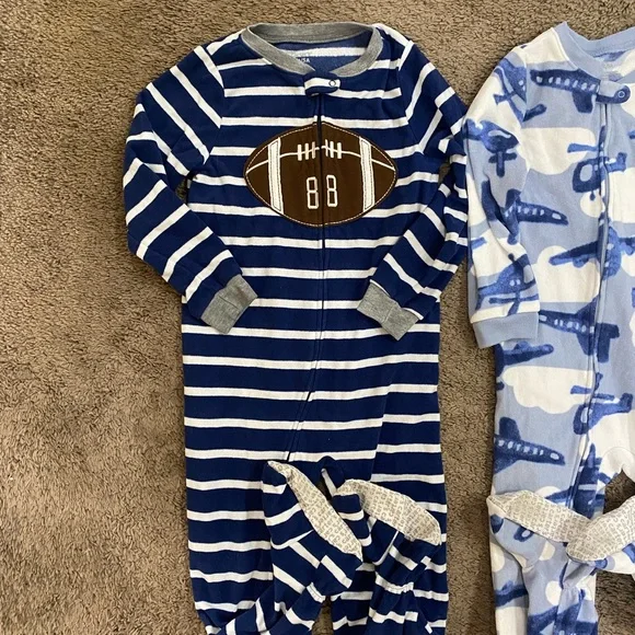 Boys Carters Fleece Footsie Pjs Size 5t football/planes - Picture 4 of 13